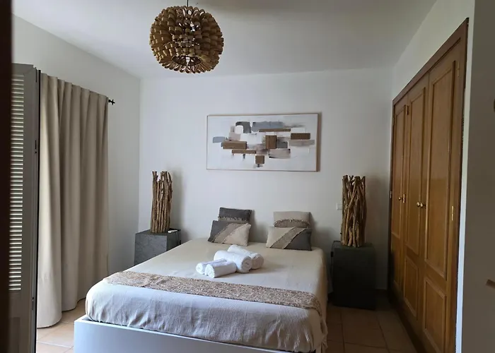 Garden Villa, Cosy House By The Sea